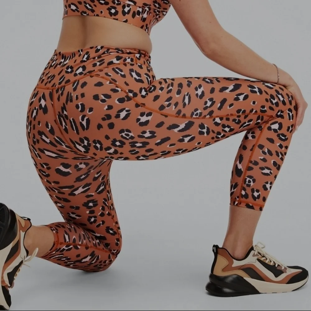 Define PowerHold High-Waisted 7/8 Leggings Burnt Ochre Wavy Leo - Picture 2 of 9